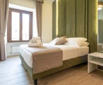 Hotel bedroom linen