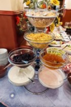 Jam and yogurt holders for buffet