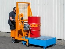 Liquid containment pallets