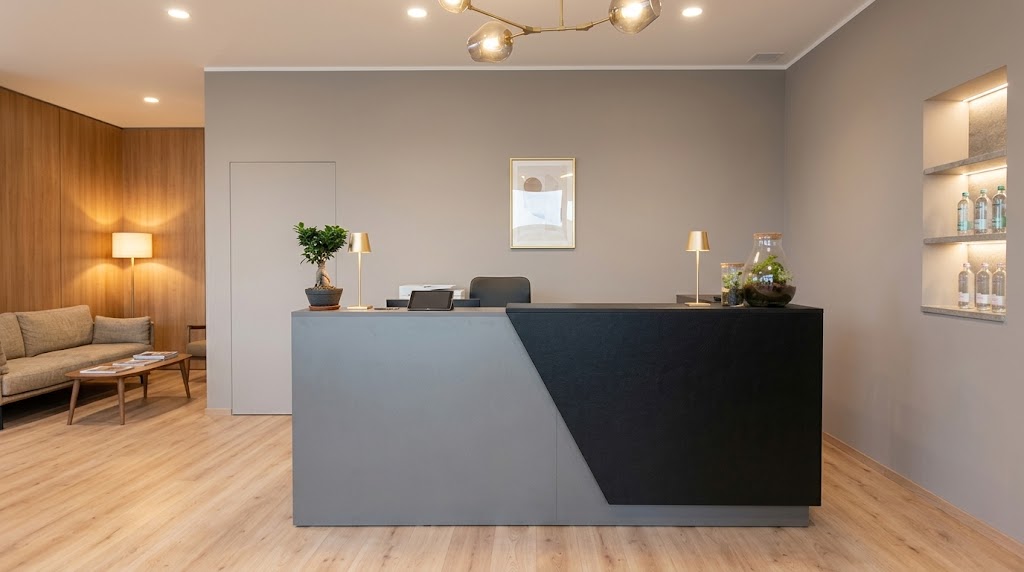 Reception Desks: A Complete Guide to Choosing the Right One for Professional Spaces